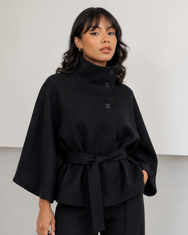 Poncho Asimétrico con Cinturón | Corte Estructurado y Elegancia Urbana