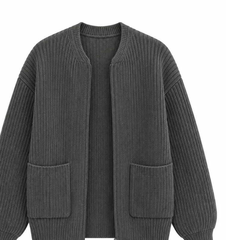 Chaqueta de punto gris con cierre frontal y bolsillos, estilo moderno y cómodo para hombre o mujer