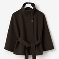 Poncho Asimétrico con Cinturón | Corte Estructurado y Elegancia Urbana