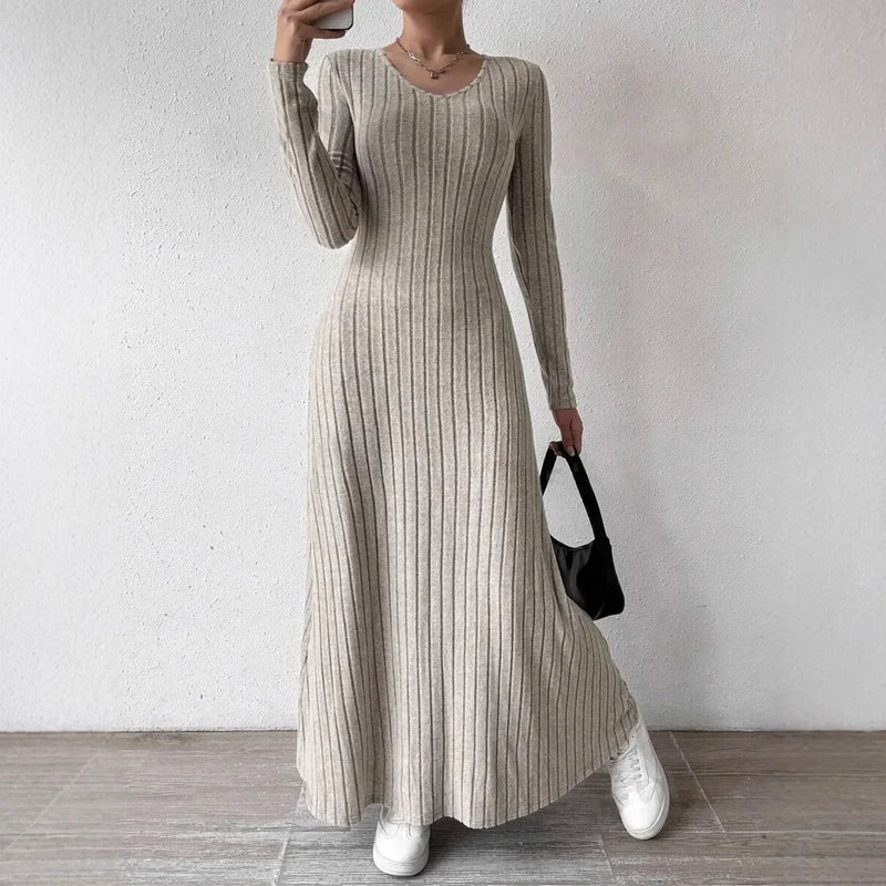 Vestido Knit de Manga Larga Corte A – Elegancia Suave y Silueta Estilizada