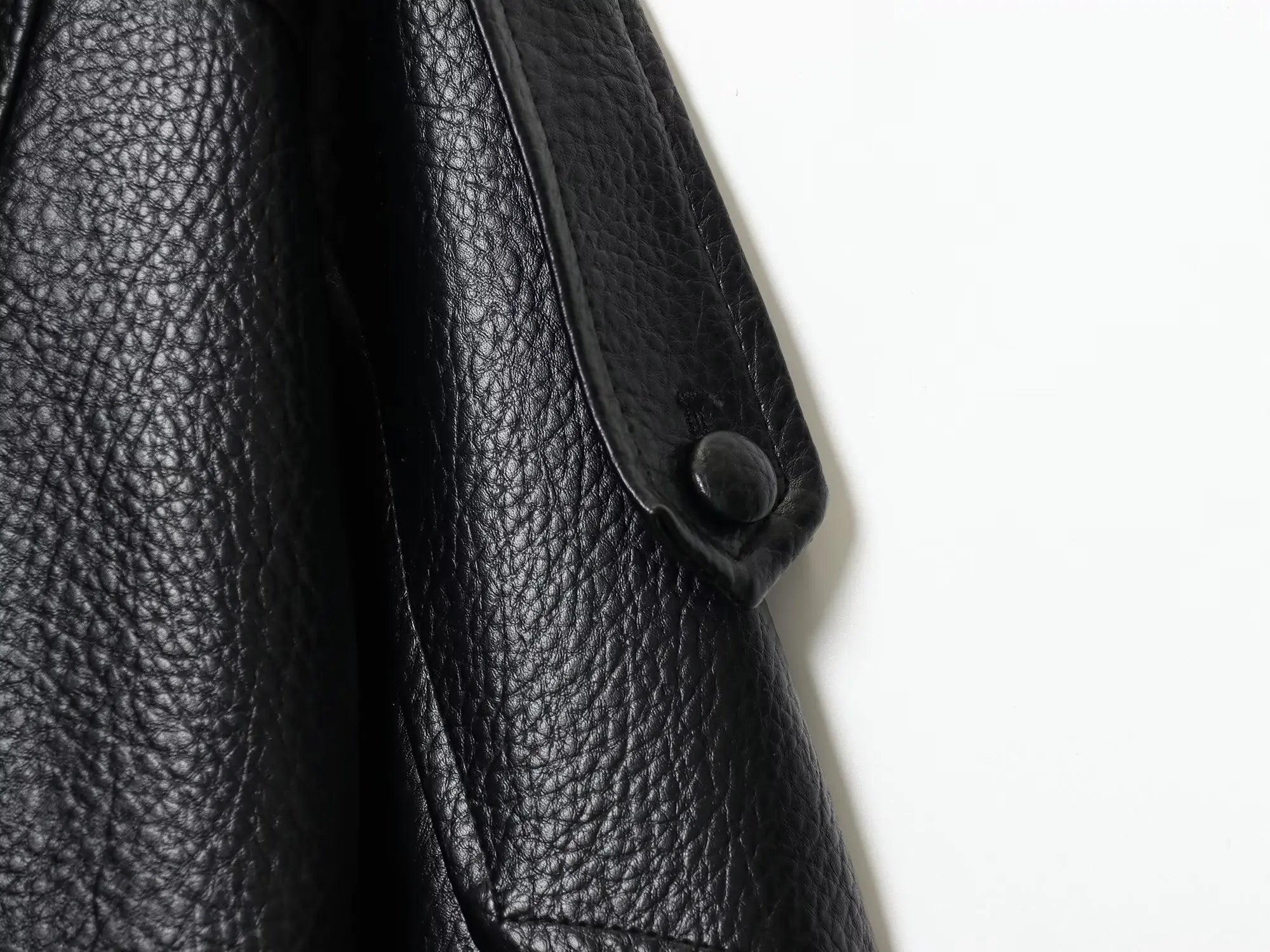 Chaqueta Oversized en Efecto Cuero | Estructura Urbana en Negro