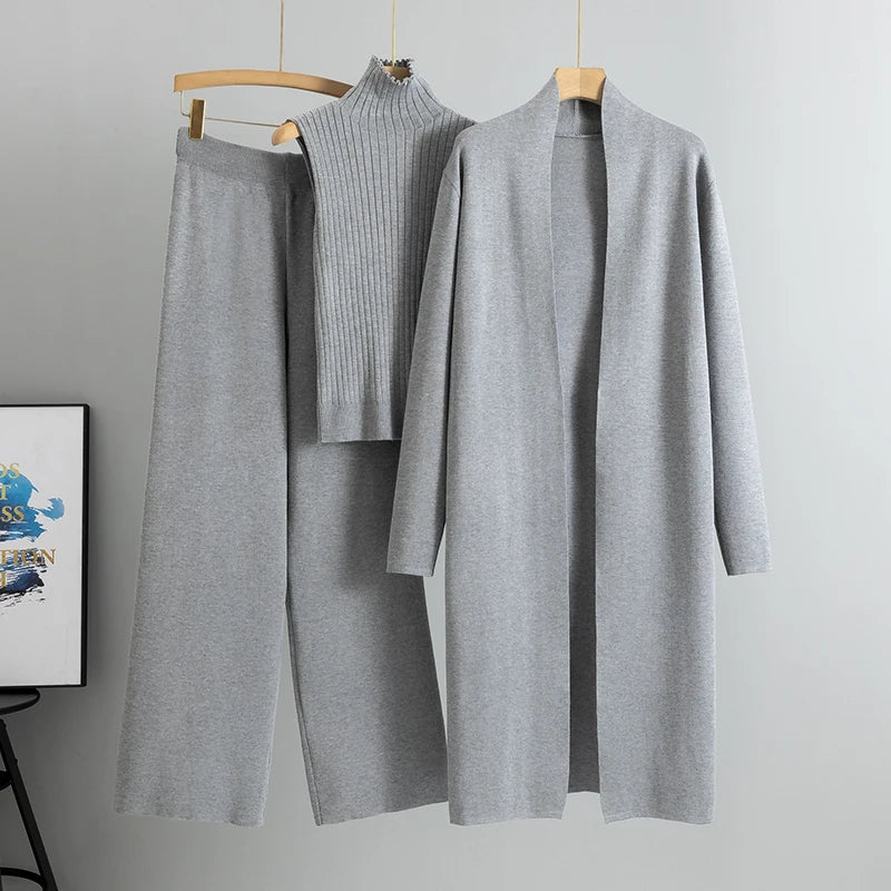 Conjunto de Punto de Tres Piezas — Cárdigan Largo, Top y Pantalón Wide Leg