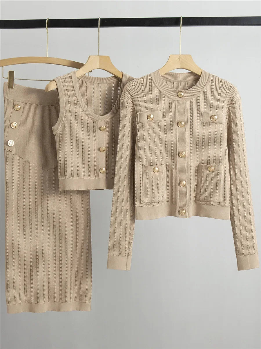 Conjunto Knit de Tres Piezas — Cárdigan Corto, Top y Falda Larga