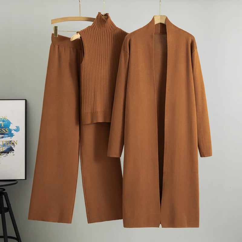 Conjunto de Punto de Tres Piezas — Cárdigan Largo, Top y Pantalón Wide Leg
