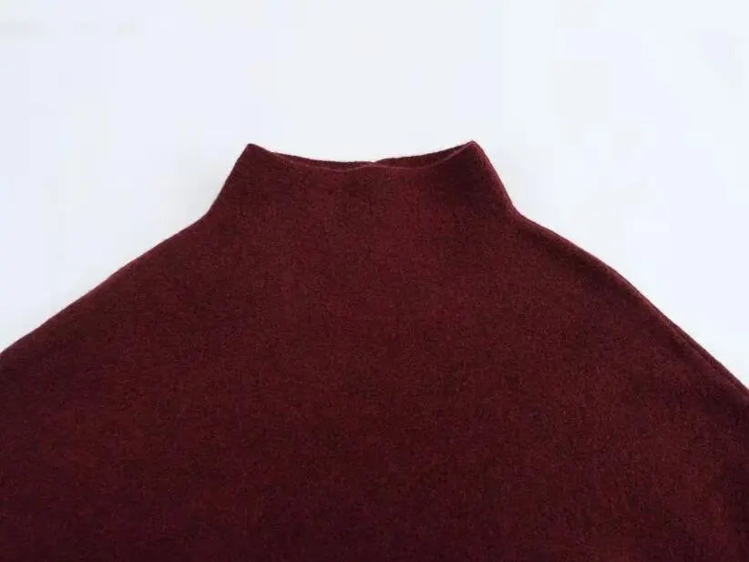 Capa Asimétrica de Punto | Cuello Alto y Diseño Contemporáneo