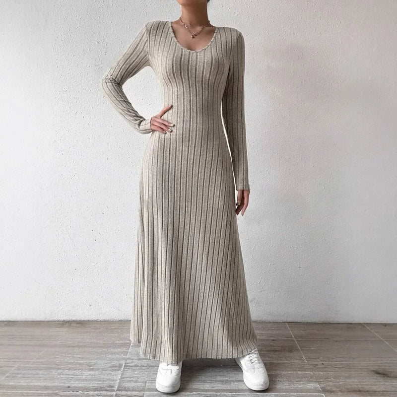 Vestido Knit de Manga Larga Corte A – Elegancia Suave y Silueta Estilizada