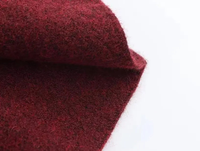 Capa Asimétrica de Punto | Cuello Alto y Diseño Contemporáneo