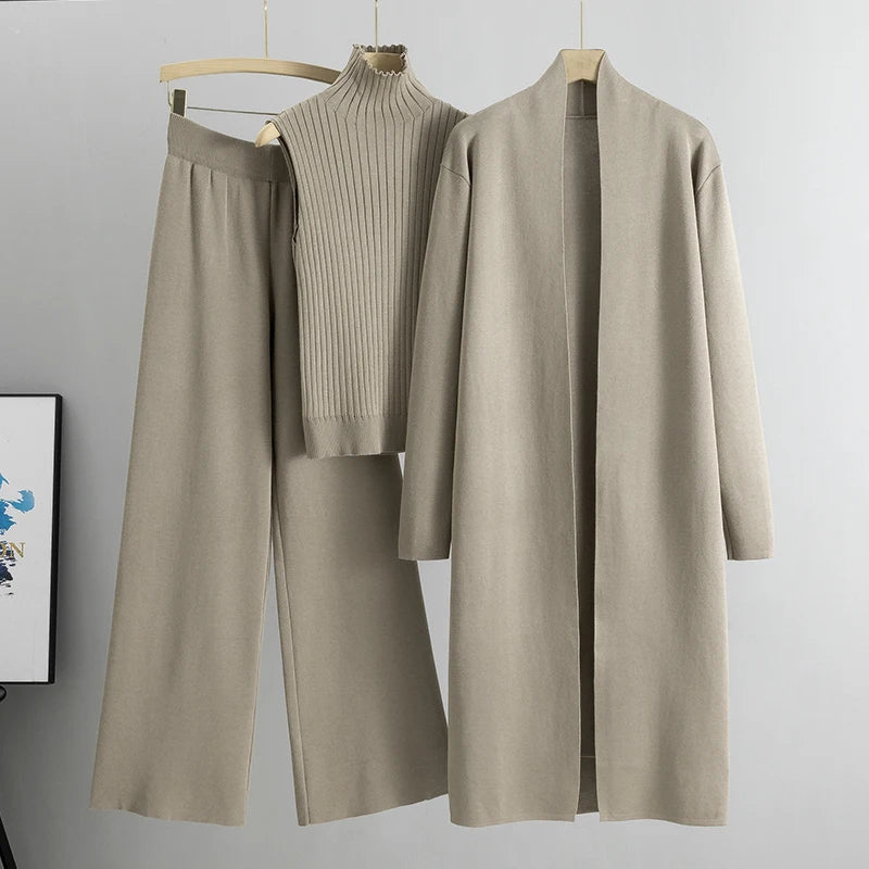 Conjunto de Punto de Tres Piezas — Cárdigan Largo, Top y Pantalón Wide Leg